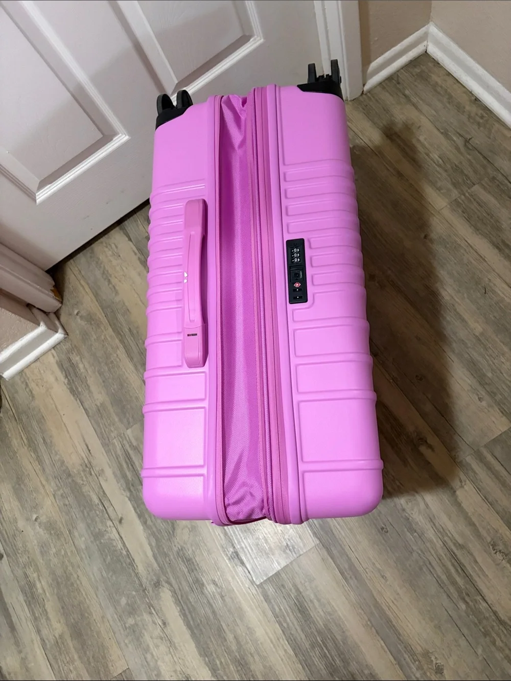NWOT BEIS MÉDIUM BERRY PINK